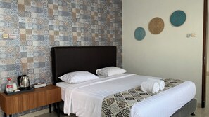 Quarto básico, vista para a piscina | Wi-Fi de cortesia