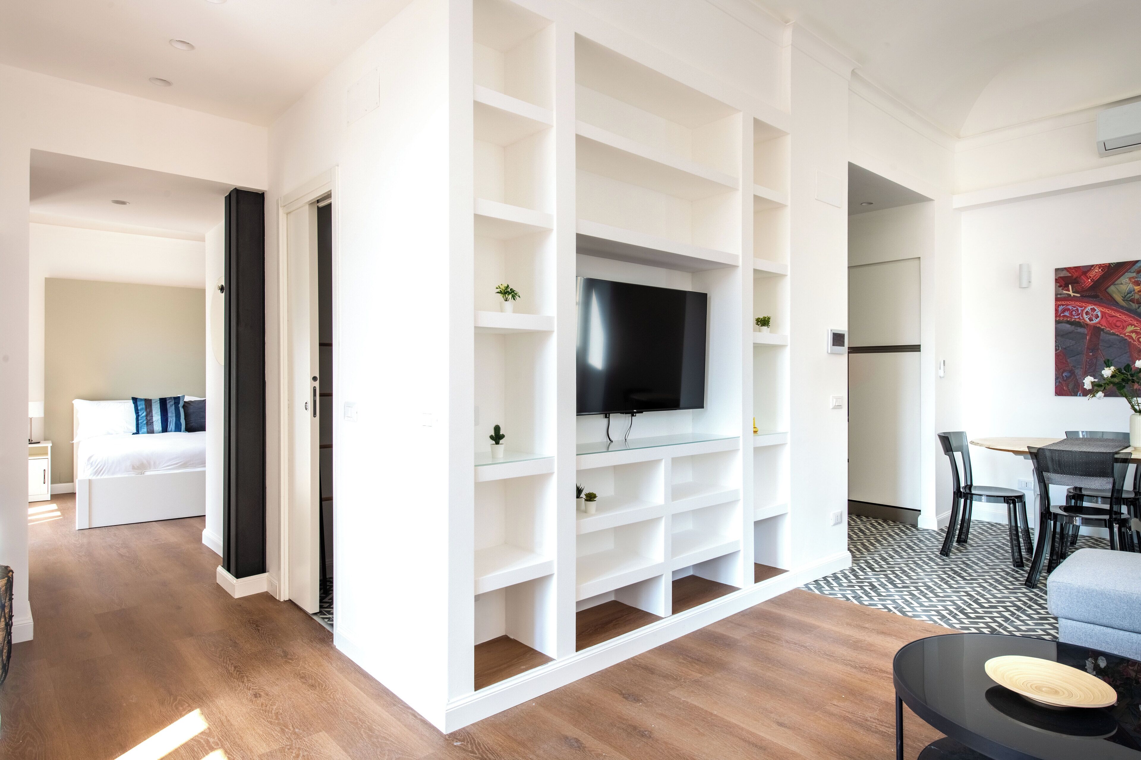 Apartamento, 1 quarto | Área de estar | TV 30 polegadas com canais via satélite