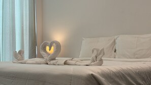 2 chambres, coffres-forts dans les chambres, fer et planche à repasser