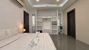 2 bedrooms, in-room safe, iron/ironing board, free WiFi