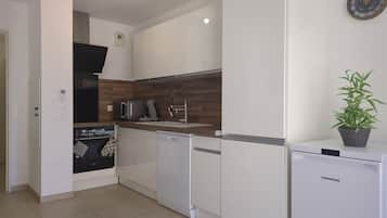 Refrigerador, microondas, horno y lavavajillas