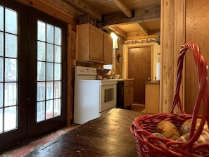 Køleskab, mikrobølgeovn, kogeplade, opvaskemaskine