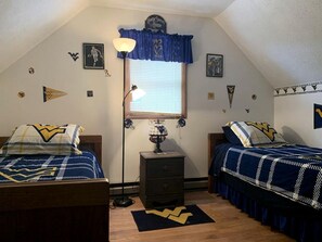 3 bedrooms, iron/ironing board, WiFi, bed sheets - Cozy Cabin Ideal to Create New Family Memories in West Virginia (Monterville)