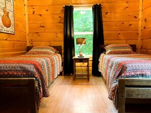 1 bedroom, bed sheets