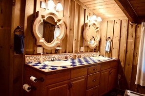 Jetted tub, hair dryer, towels, toilet paper