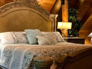 1 bedroom, iron/ironing board, WiFi, bed sheets - Picturesque Suite with Indoor Jacuzzi Tub in West Virginia (Monterville)