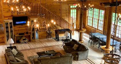 Picturesque Suite with Indoor Jacuzzi Tub in West Virginia