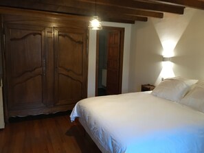 4 عدّة غرف نوم ومكواة/لوح كي وواي فاي