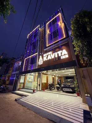 ด้านหน้าที่พัก