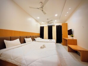 Habitación familiar | Escritorio, wifi gratis, ropa de cama