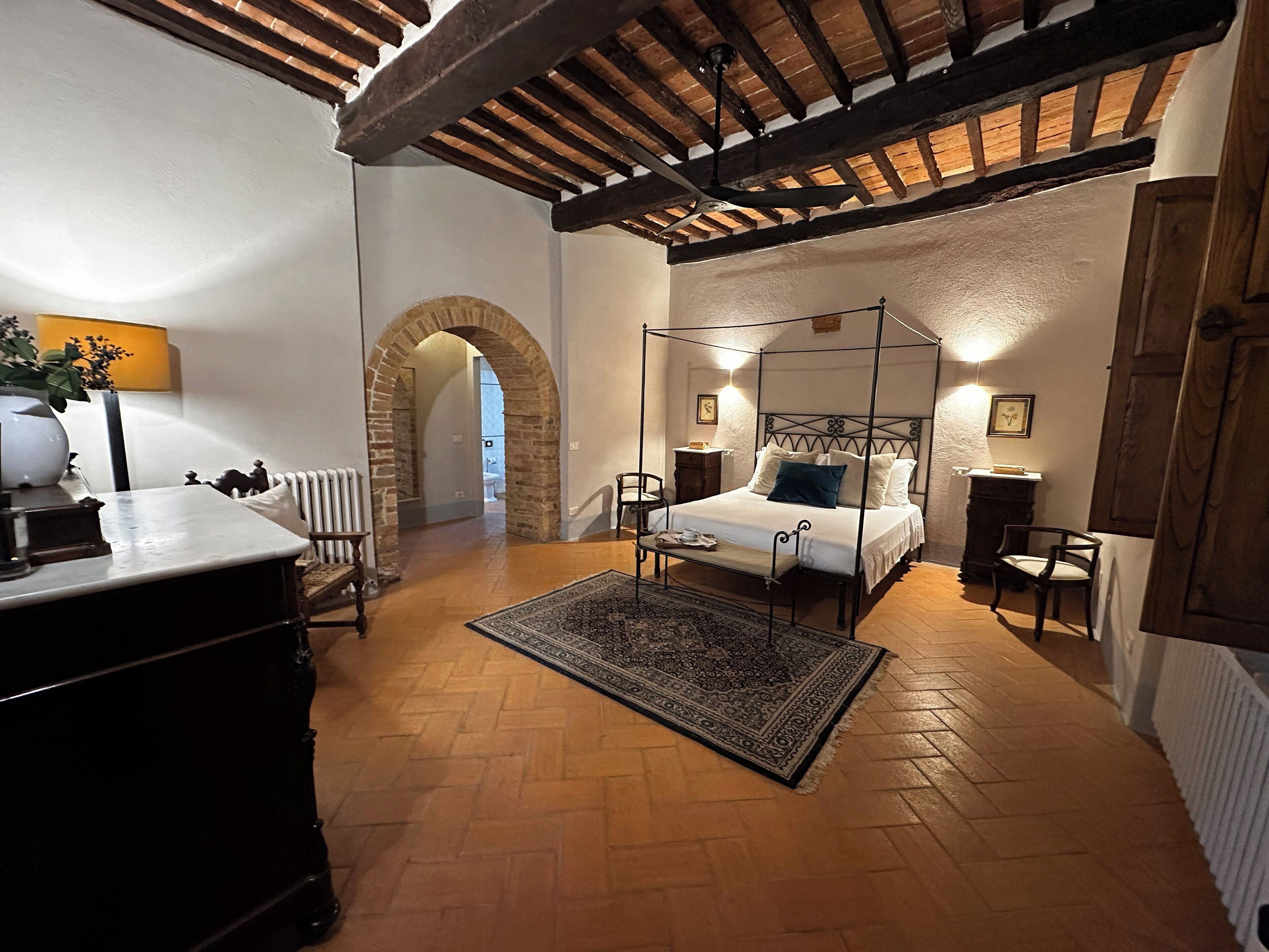 Departamento Deluxe, vista al jardín | Caja de seguridad en la habitación, cortinas blackout y wifi gratis 