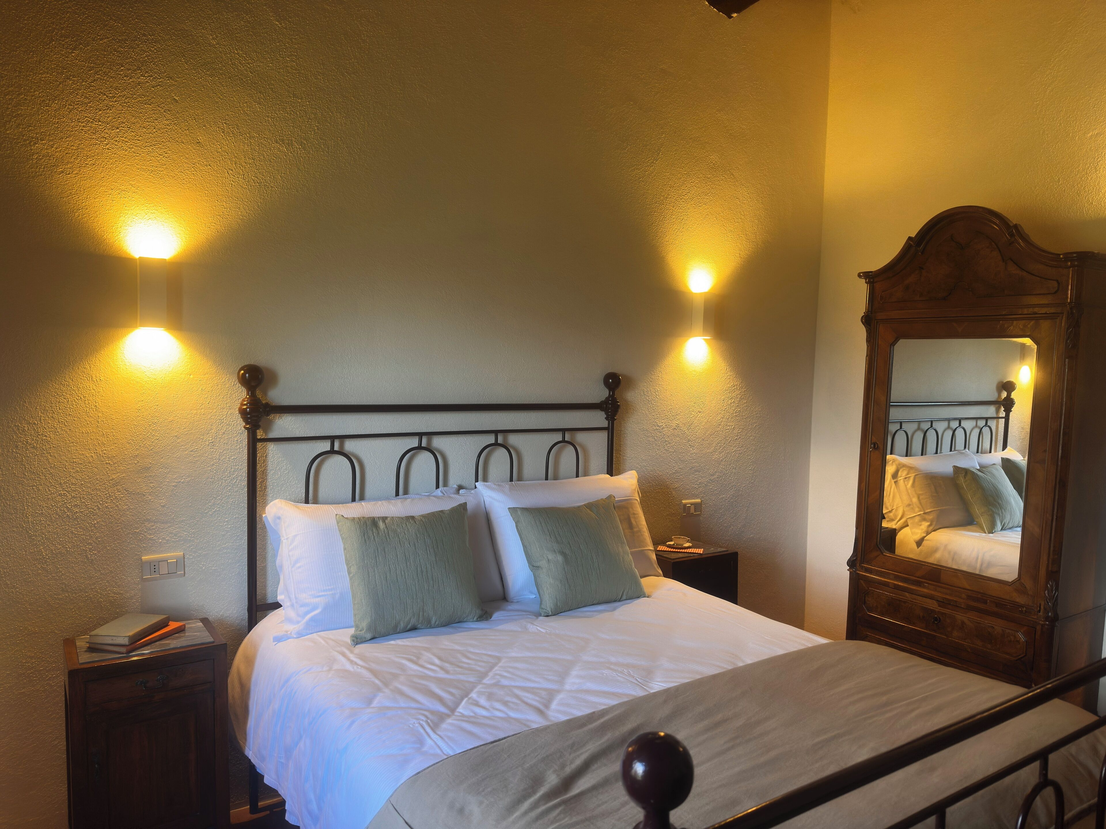 Departamento superior, vista al patio | Caja de seguridad en la habitación, cortinas blackout y wifi gratis 