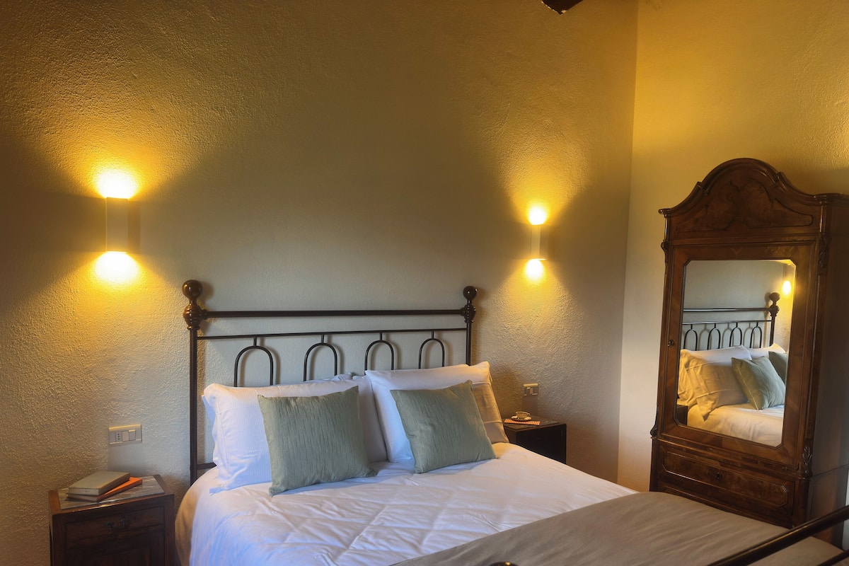 Departamento superior, vista al patio | Caja de seguridad en la habitación, cortinas blackout y wifi gratis