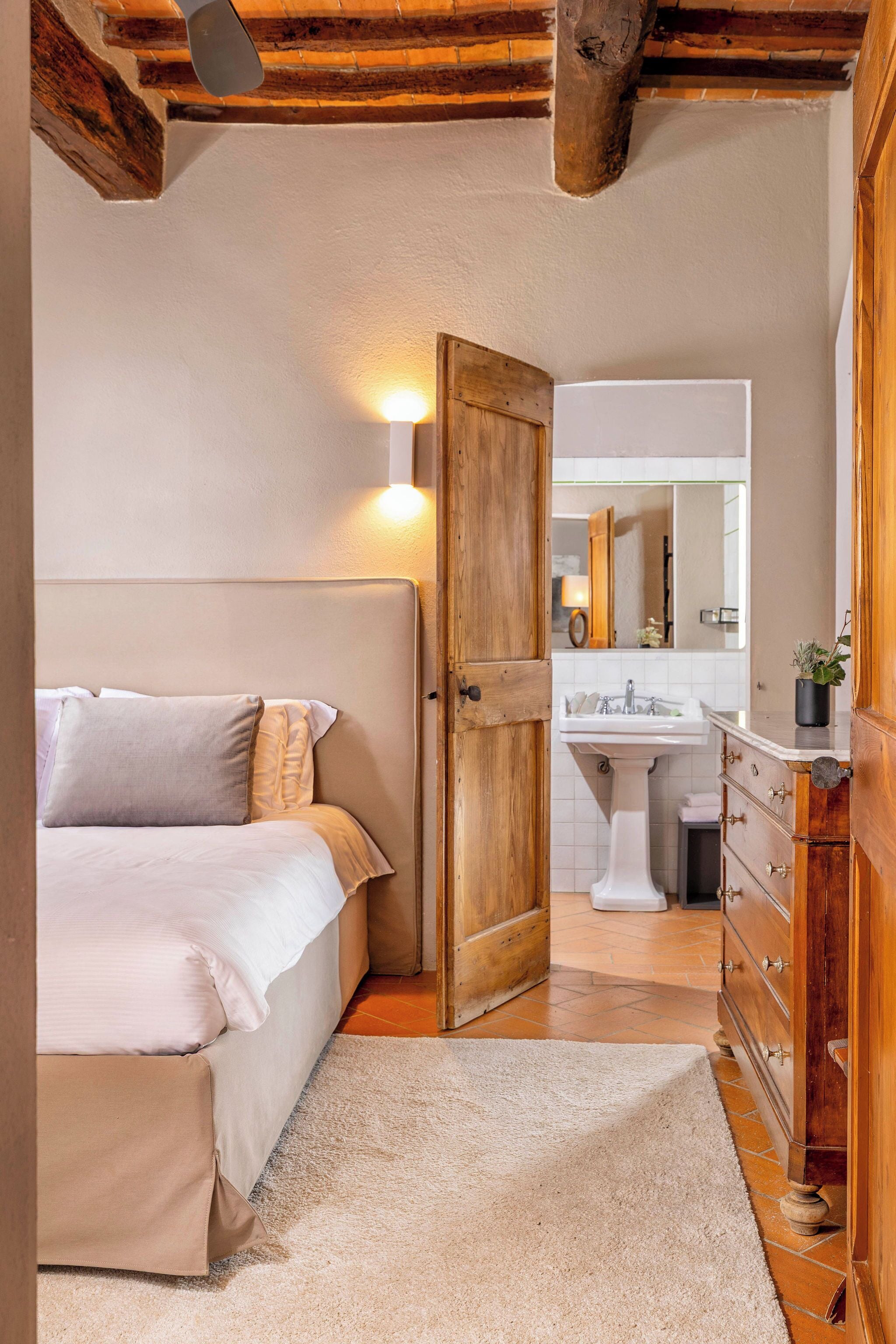 Luxury Suite | In-room safe, blackout drapes, free WiFi