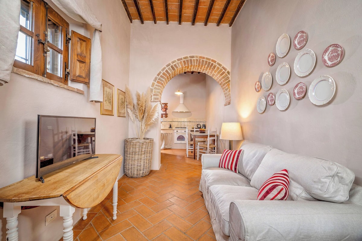 Deluxe Apartment, Garden View | Living area