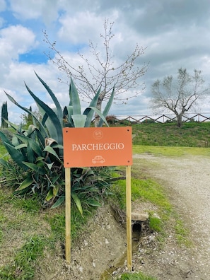 Parkir mandiri gratis