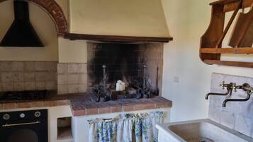 Appartamento Deluxe, vista collina | Cucina privata | Seggiolone