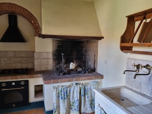 Apartament Deluxe, vistes al turó | Cuina privada | Trona