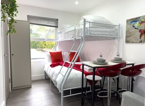 Ferros/tábuas de passar roupa, Wi-Fi, roupa de cama