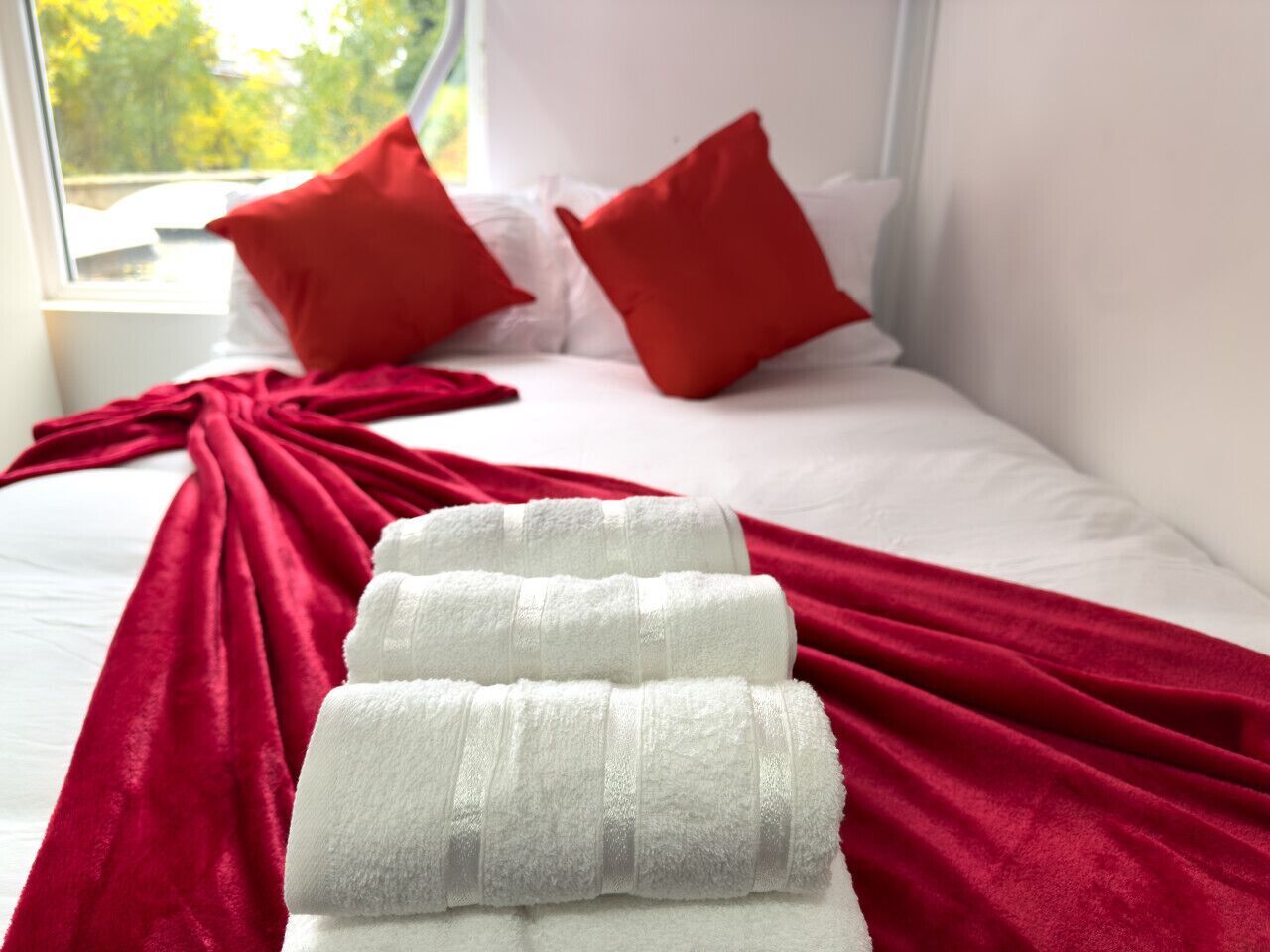 Iron/ironing board, WiFi, bed sheets