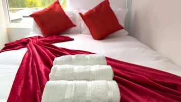 Iron/ironing board, WiFi, bed sheets