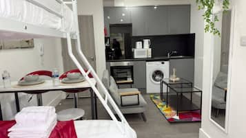 Iron/ironing board, WiFi, bed sheets