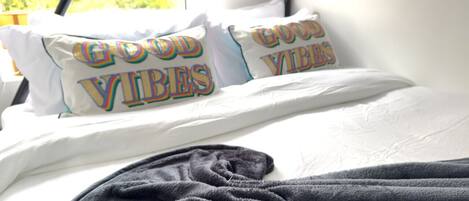 Iron/ironing board, WiFi, bed sheets