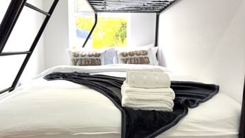 Iron/ironing board, WiFi, bed sheets