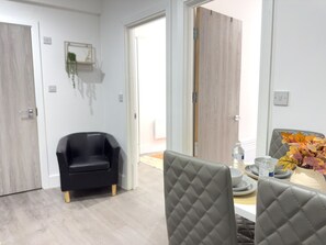 Interior - Apartment Near Central London, Sleeps up to 5 (Greater London)