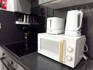 ميكروويف، فرن، موقد طهي مسطح، محمصة خبز