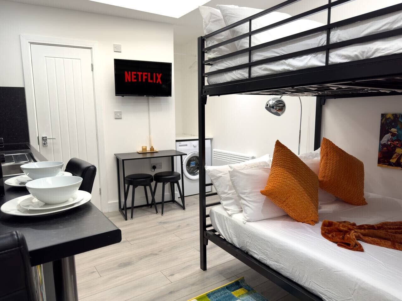 Iron/ironing board, WiFi, bed sheets