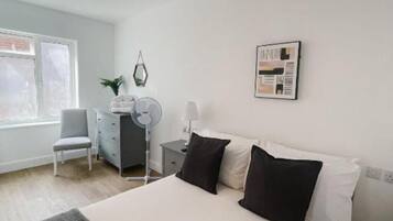 4 chambres, fer et planche à repasser, Wi-Fi, draps fournis