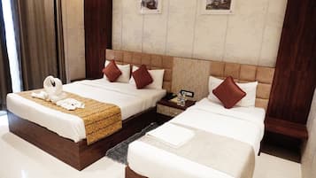 ห้องดีลักซ์ดับเบิล, ระเบียง, วิวสวน | โต๊ะทำงาน, Wi-Fi ฟรี