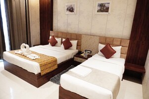 Habitación Deluxe, balcón, vistas al jardín | Escritorio y wifi gratis