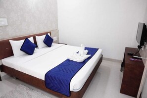Executive Double Room, Balcony, Garden View | Executive lounge