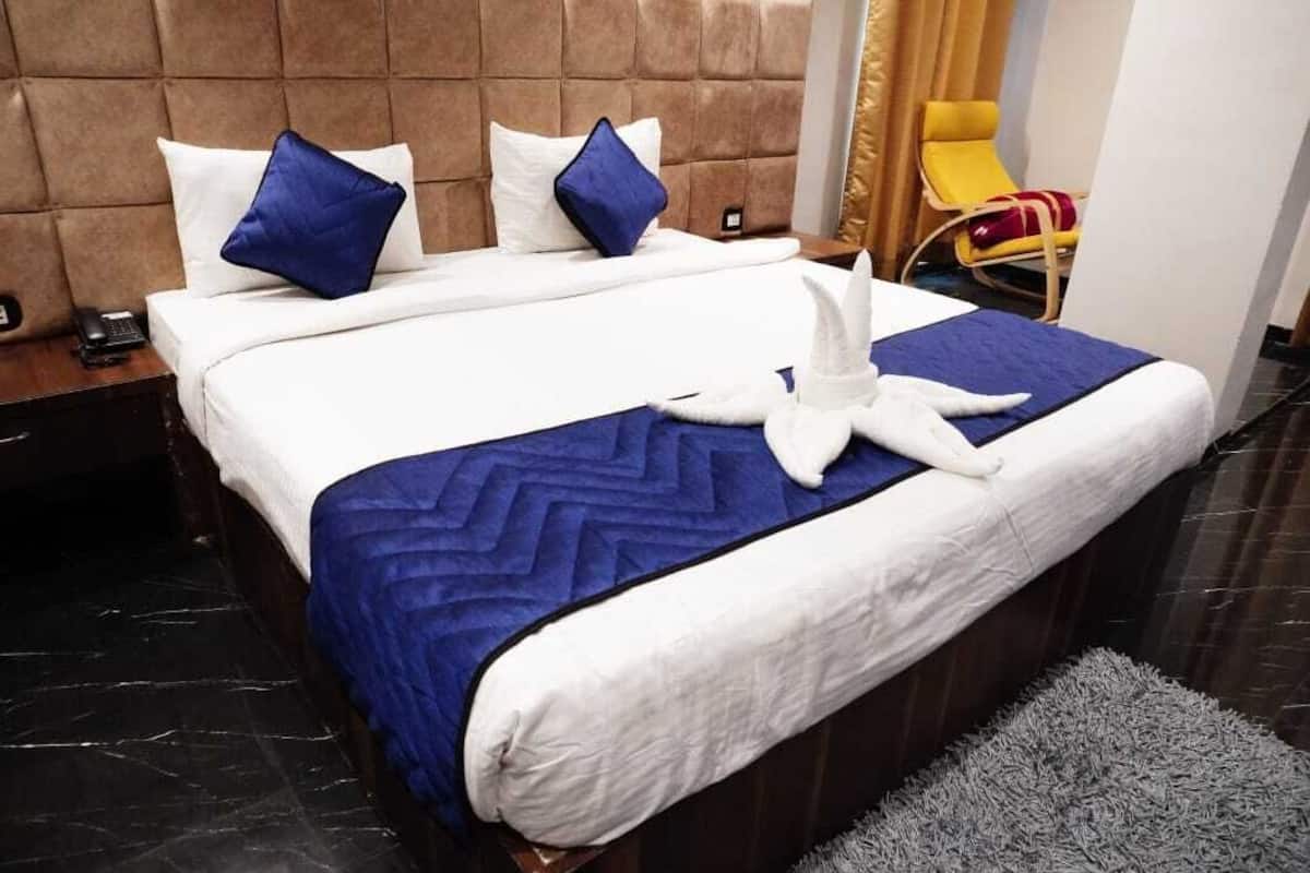 Family Suite, Garden View | Desk, free WiFi