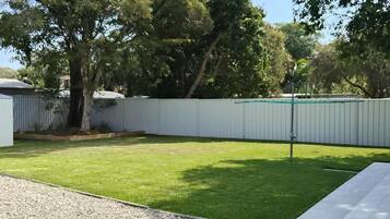 House, 5 Bedrooms, Smoking, Balcony | Property grounds