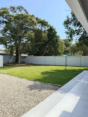 Property grounds - Carefree Comfort Home (Deception Bay)