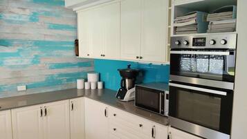 House, 5 Bedrooms, Smoking, Balcony | Interior