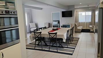 House, 5 Bedrooms, Smoking, Balcony | Dining room