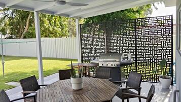 House, 5 Bedrooms, Smoking, Balcony | Outdoor dining