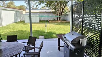 House, 5 Bedrooms, Smoking, Balcony | Outdoor dining