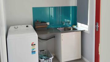 House, 5 Bedrooms, Smoking, Balcony | Laundry