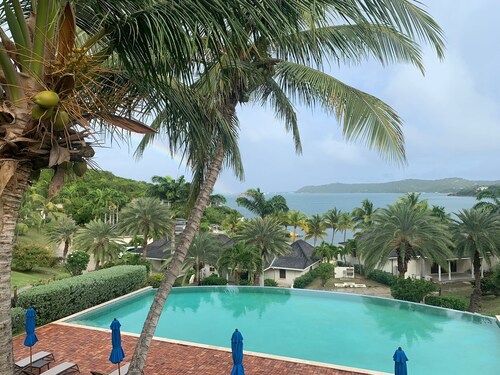 spacious ocean view king bed villa 2 minutes from the restaurant pool and beach