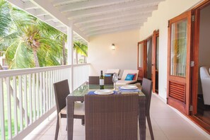 تناول ا�لطعام بالخارج