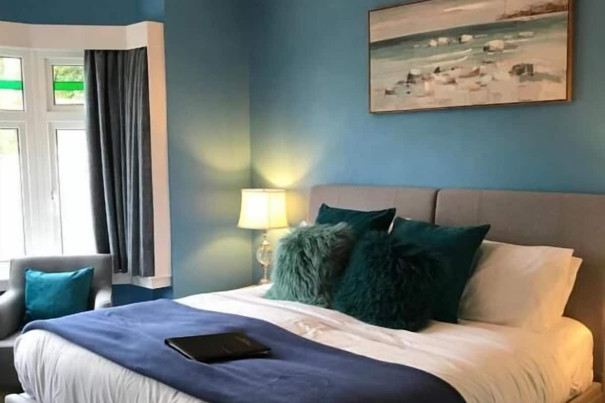 In-room safe, blackout curtains, iron/ironing board, free WiFi