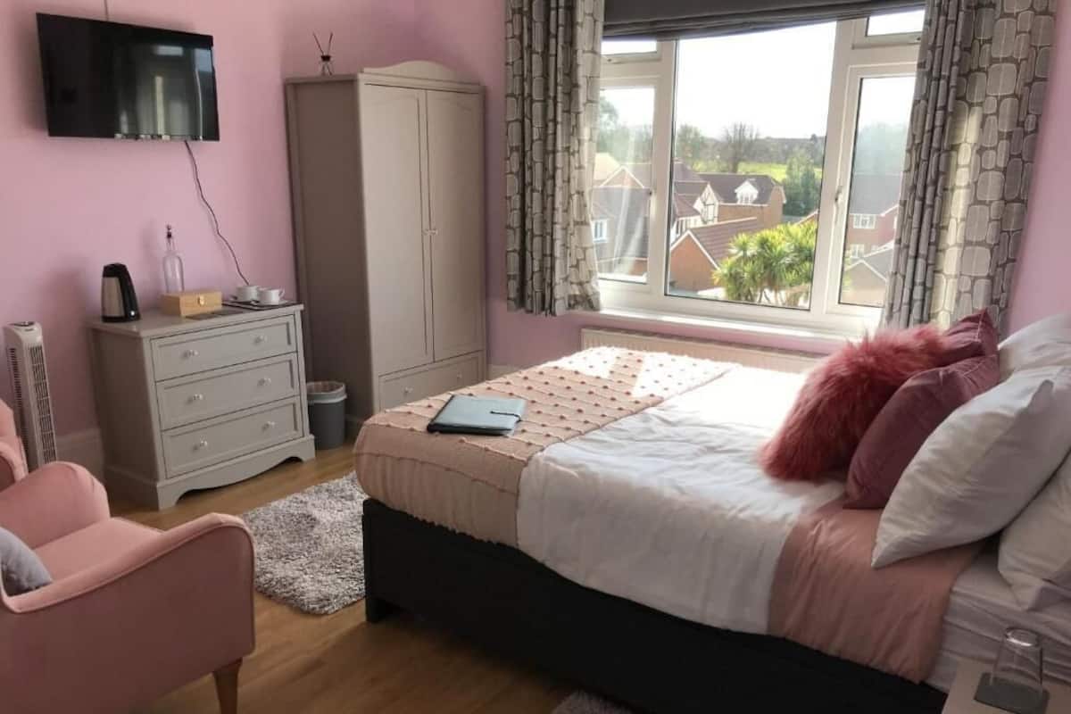 In-room safe, blackout curtains, iron/ironing board, free WiFi