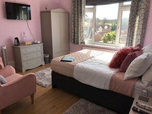 In-room safe, blackout curtains, iron/ironing board, free WiFi - The Drey (Isle of Wight)