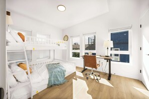 2 Schlafzimmer, Schreibtisch, Bügeleisen/Bügelbrett, Reisekinderbett