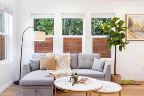 TV, videospill og kontorer